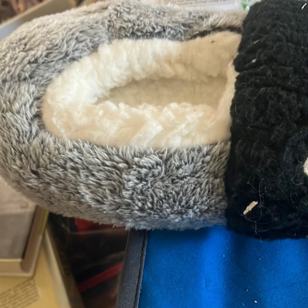 Cozy Gray and Black Fuzzy Slipper socks 7-9.5